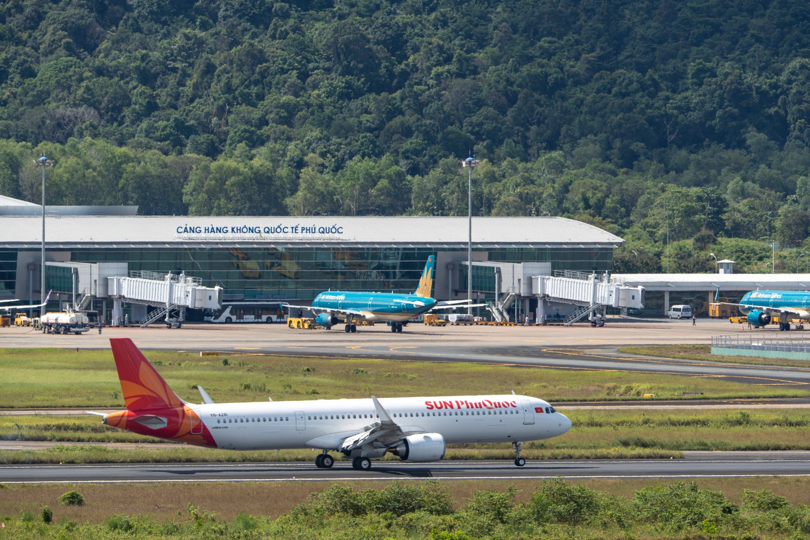 Năm 2025, Sun Group chính thức ra mắt hãng hàng không Sun PhuQuoc Airways (SPA).